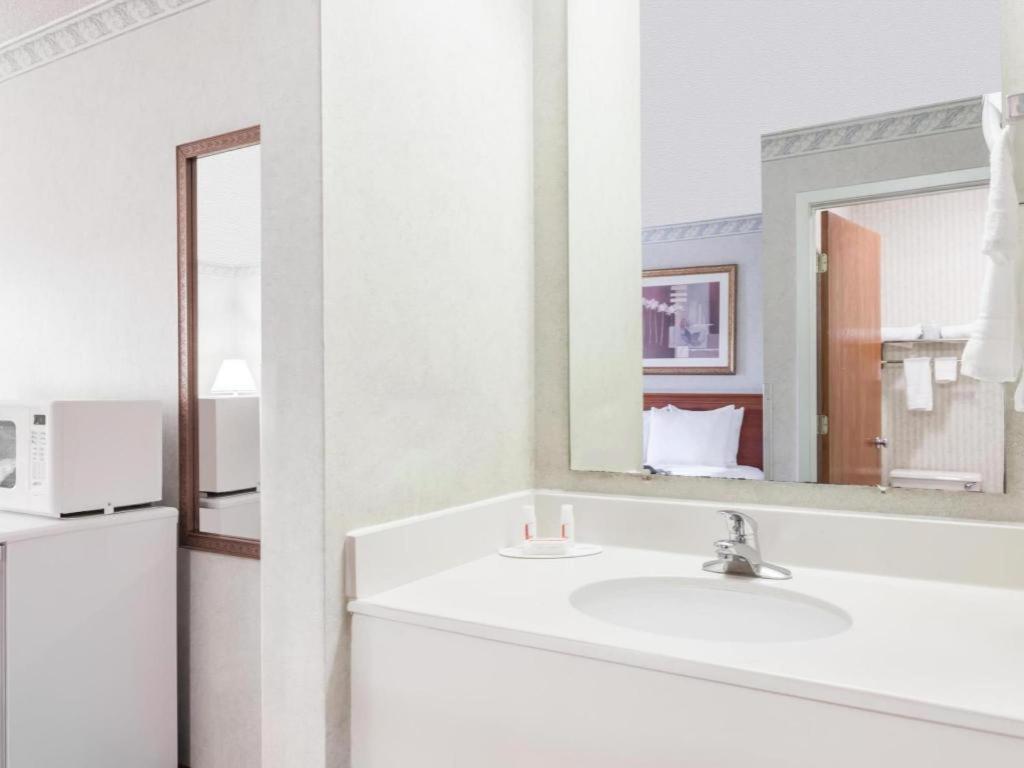 Red Roof Inn Martinsburg Ngoại thất bức ảnh